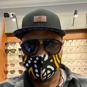 Meet your Posher, Lawrence